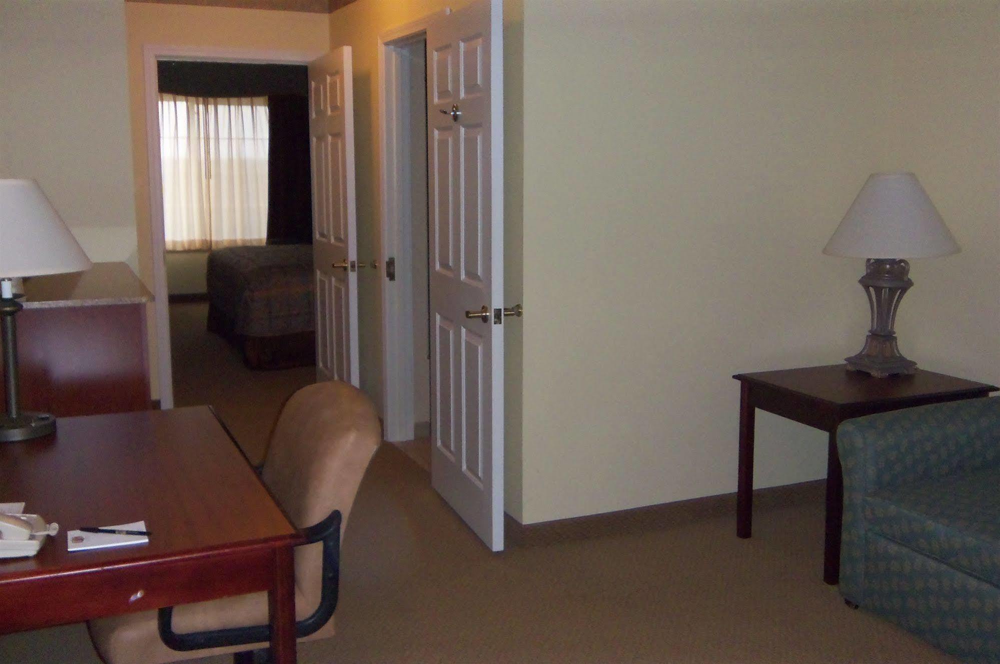 Town & Country Inn And Suites Quincy Exterior foto